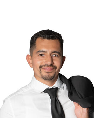 Headshot of Oscar Lopez