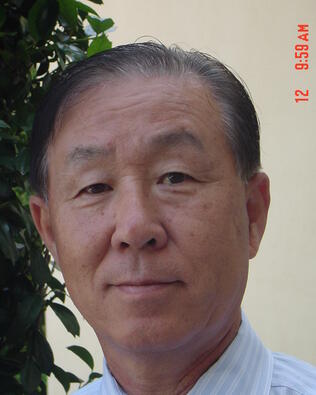 Headshot of Henry Kim