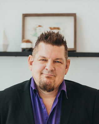 Headshot of Chris Bell