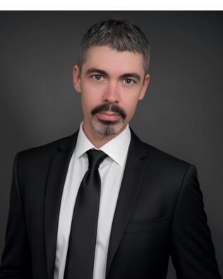Headshot of Thomas Barr