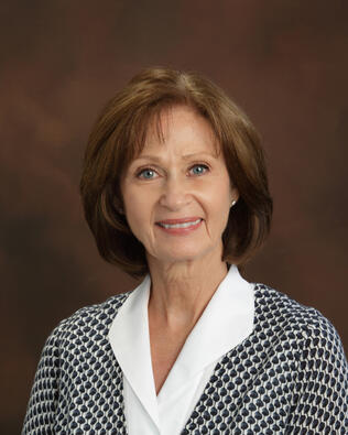 Headshot of Linda Dees