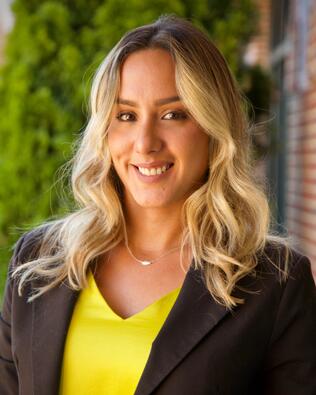 Headshot of Jenniffer Leon Rendon