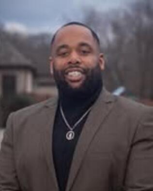 Headshot of Dewayne Valentine Jr