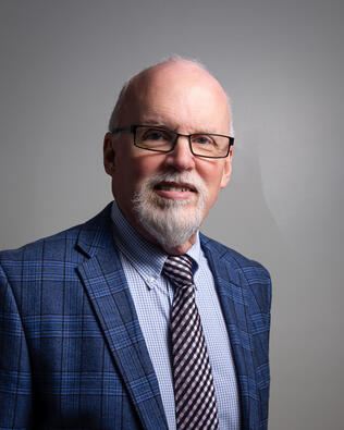 Headshot of Dan Miller