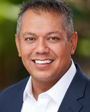 Headshot of Luis Mendoza