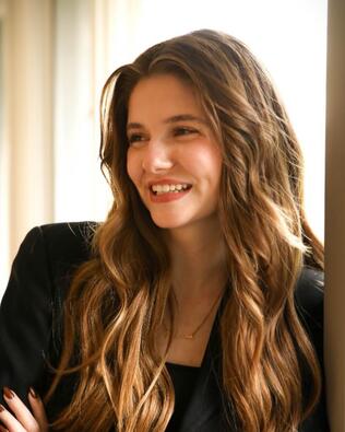 Headshot of Angie Resendes