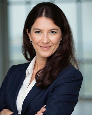 Headshot of Heather Hibbs