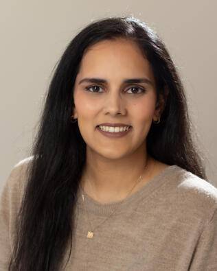 Headshot of Manjot Kaur