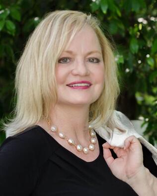 Headshot of Helen Hunt