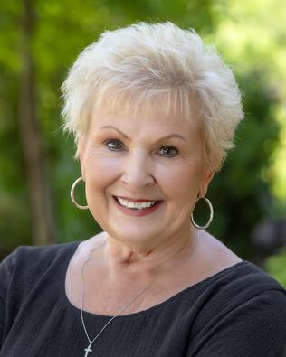 Headshot of Sue Meek