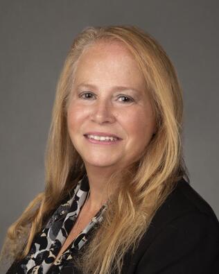 Headshot of Donna Frohnapfel