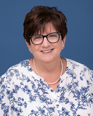 Headshot of Peg Thomas