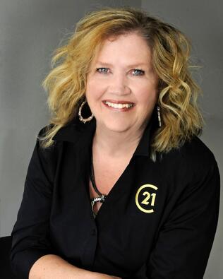 Headshot of Glenda Dozier