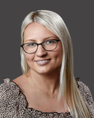 Headshot of Aneta Szewczyk