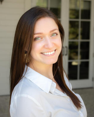 Headshot of Cassandra Mountain