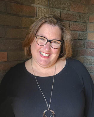 Headshot of Lori Bennett
