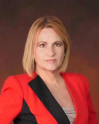 Headshot of Barbara Fernandez-Camina