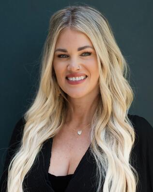 Headshot of April Mann