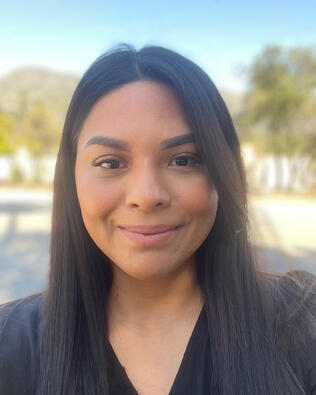 Headshot of Zinna Ruiz