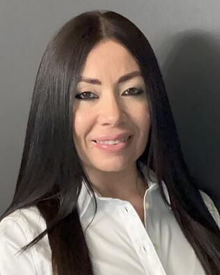 Headshot of Celivette Saez-Walker