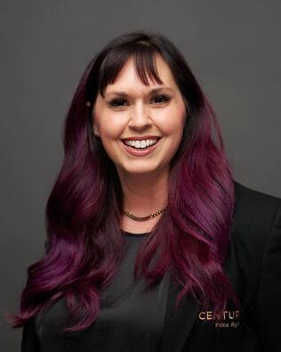 Headshot of Ash Fickenwirth