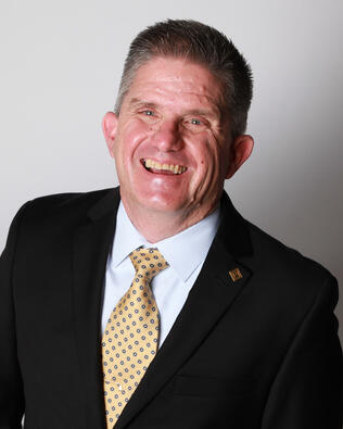 Headshot of Dan MacDonald