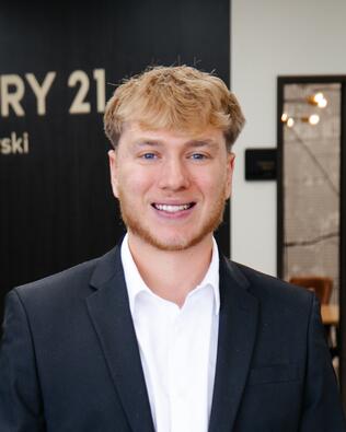 Headshot of Alec Brewer