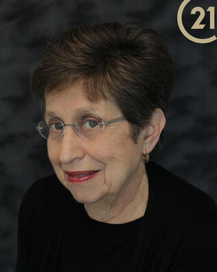 Headshot of Connie Farina