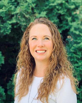 Headshot of Chelsea Jones