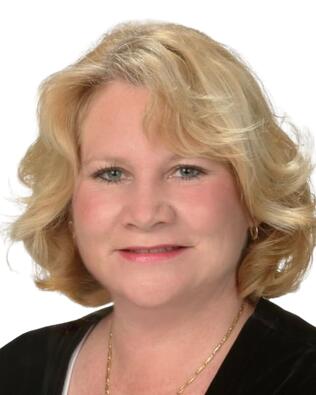 Headshot of Gail Kurtz
