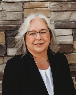 Headshot of Lisa Sheehy