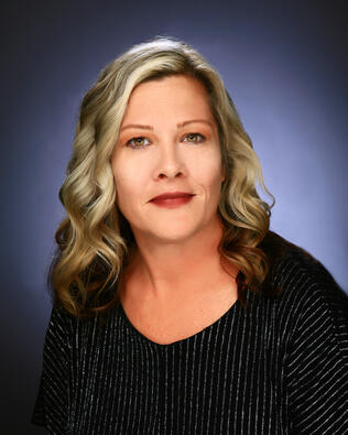 Headshot of Heather Darnell