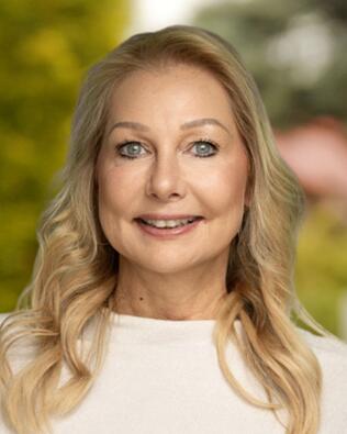 Headshot of Donna Johnsen