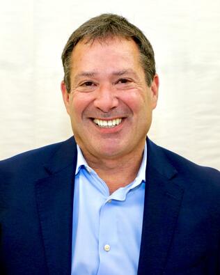 Headshot of Earl Ruthman