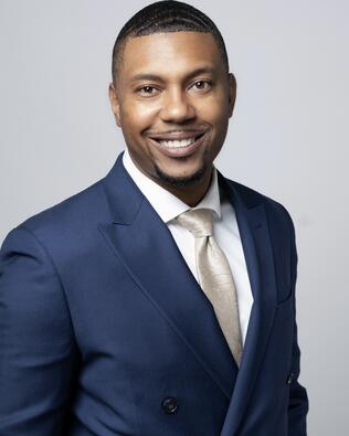 Headshot of Aaron Bottley