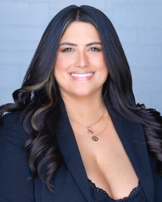 Headshot of Stephanie Woodall