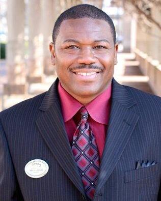 Headshot of Derrick Nichols
