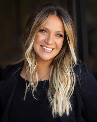 Headshot of Jennifer Schilling