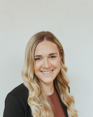 Headshot of Rachel Reynolds