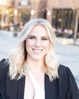 Headshot of Jennie Bippes