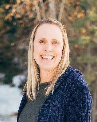 Headshot of Julie Olson