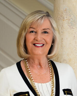 Headshot of Dianne Martin