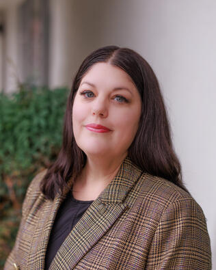 Headshot of Stephanie Renwick-Cook