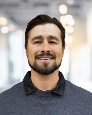 Headshot of Jesus Aguinaga