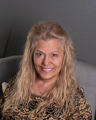 Headshot of Tressa Burnette