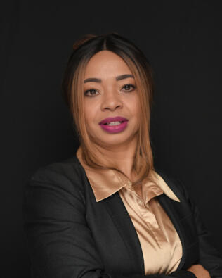 Headshot of Sandra Carter