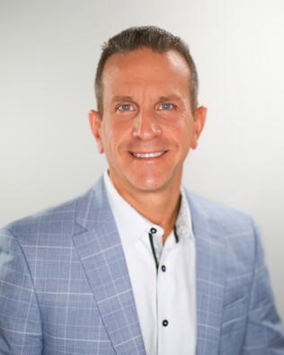 Headshot of Rogert Deleon