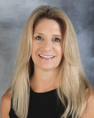 Headshot of Tina Huelsenbeck