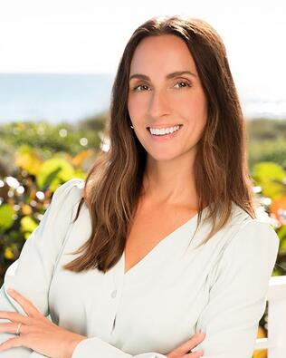 Headshot of Melanie Zwolski