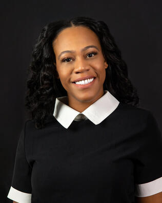 Headshot of Shannon Searcy